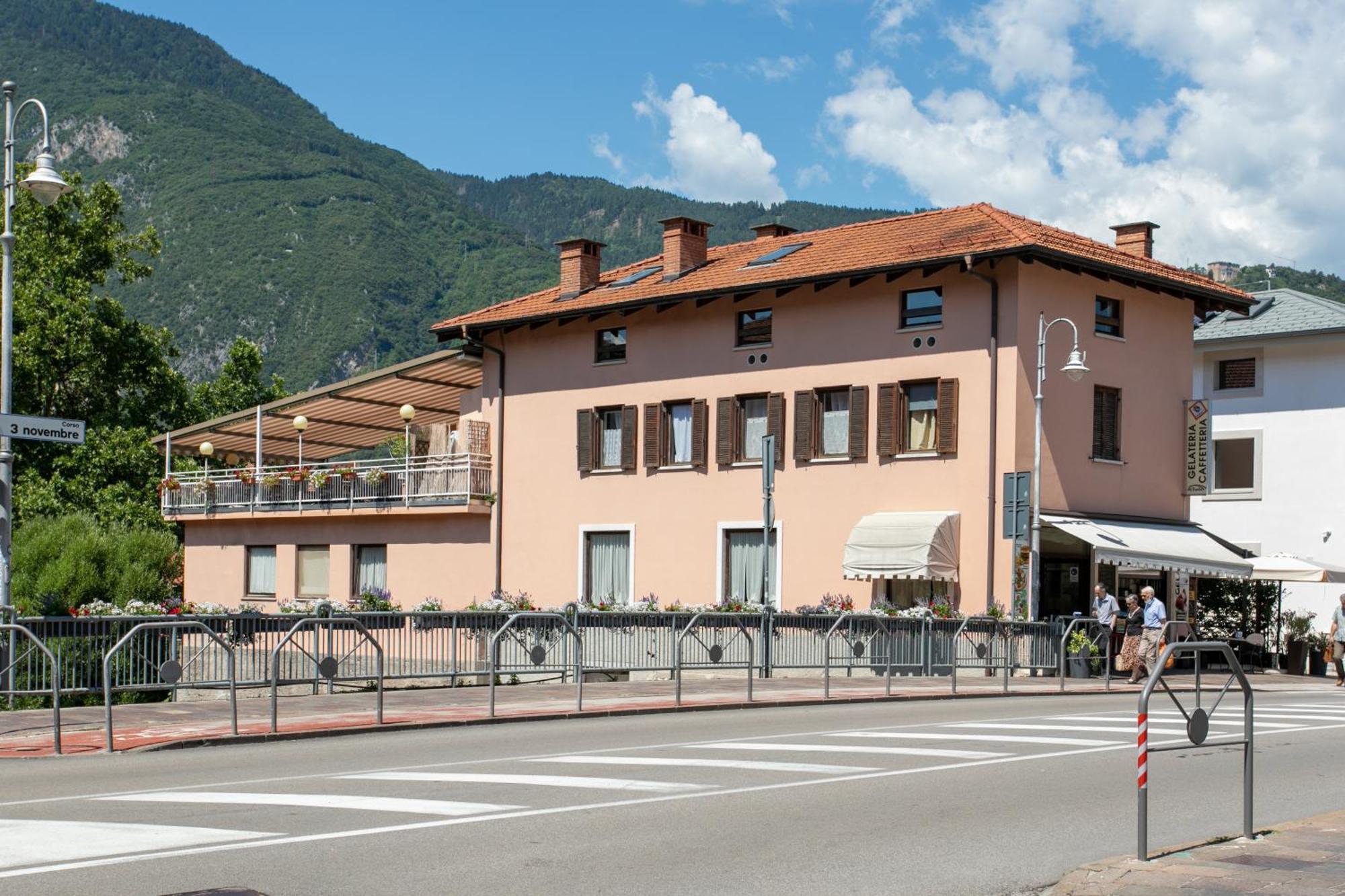 Appartamento Grande Al Ponte. Situato Vicino All'Ospedale, Al Parco E Al Centro Citta Trente Buitenkant foto